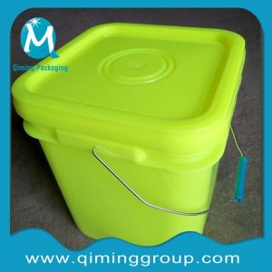 square green plastic buckets