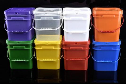 small square plastic buckets