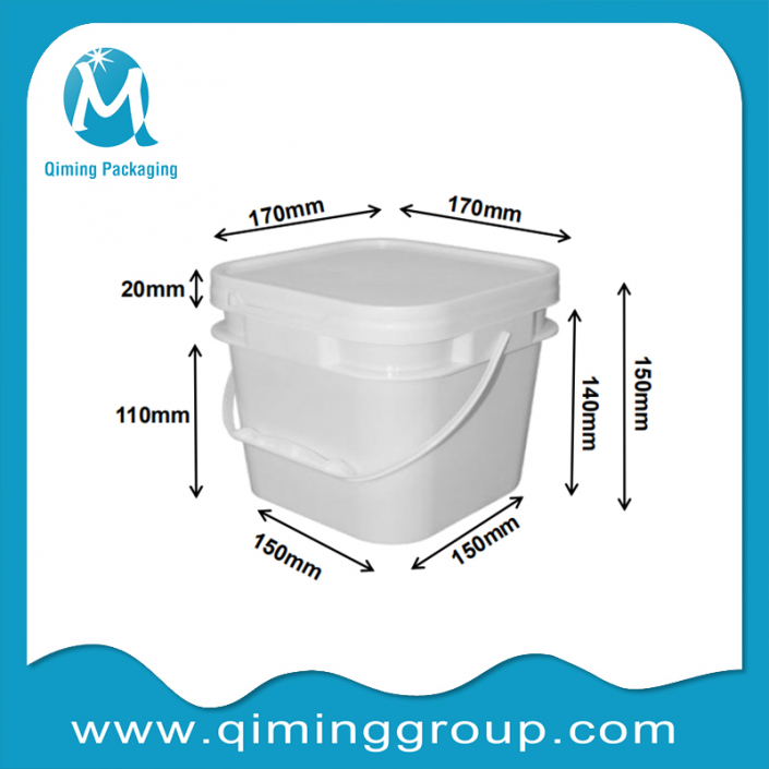 square plastic buckets with lid and handle are used for food packaging